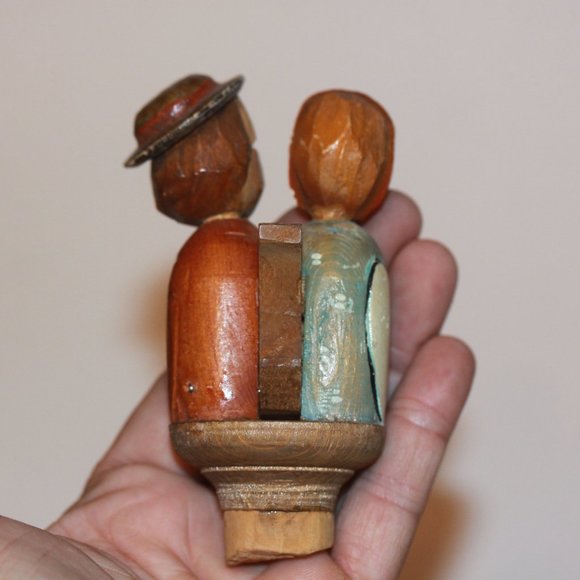 Vintage ANRI Kissing Couple Hand Carved Wood Wine Bottle Topper Stopper Cork - Picture 2 of 4